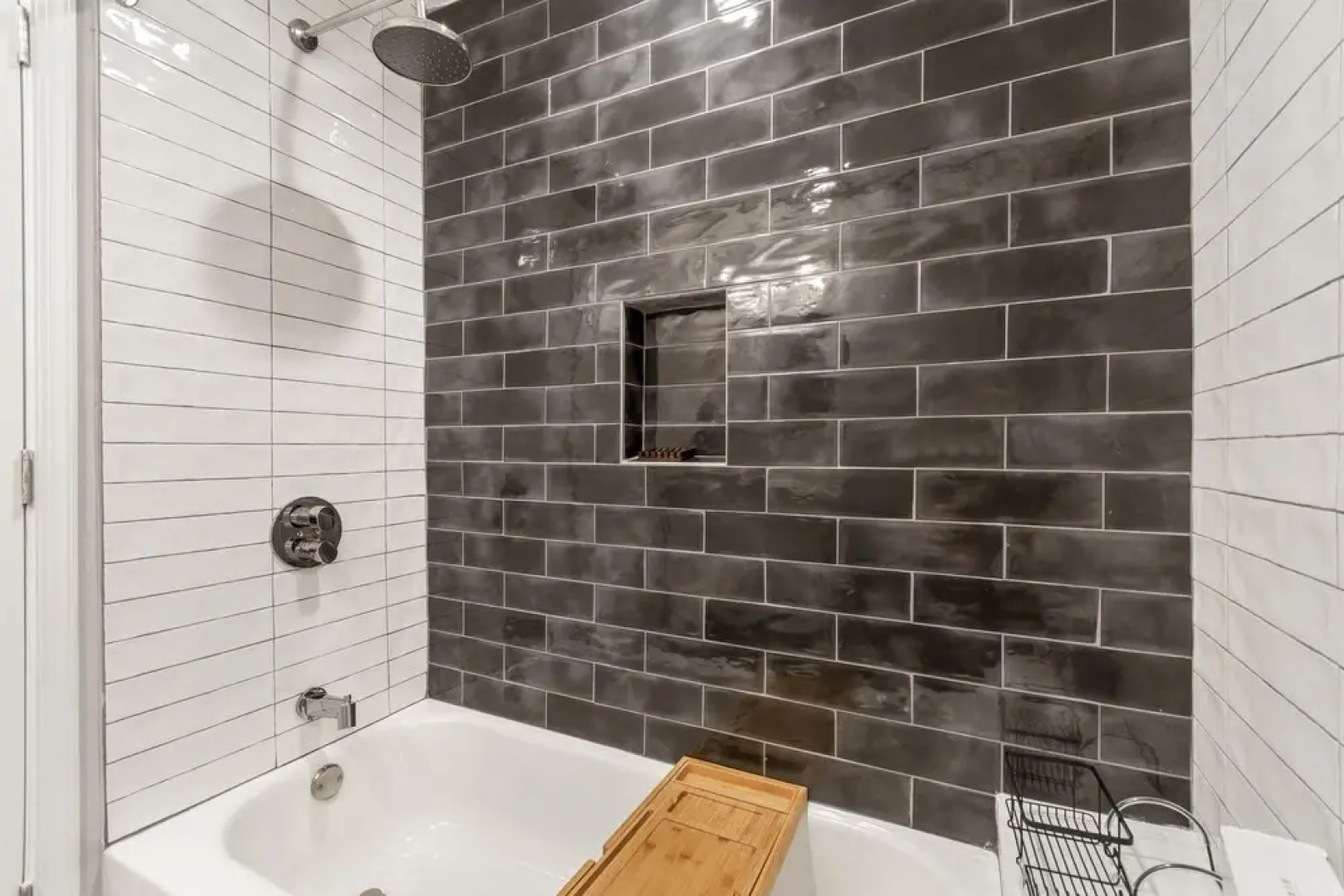 Modern & Comfy - 5* - Location Game Room