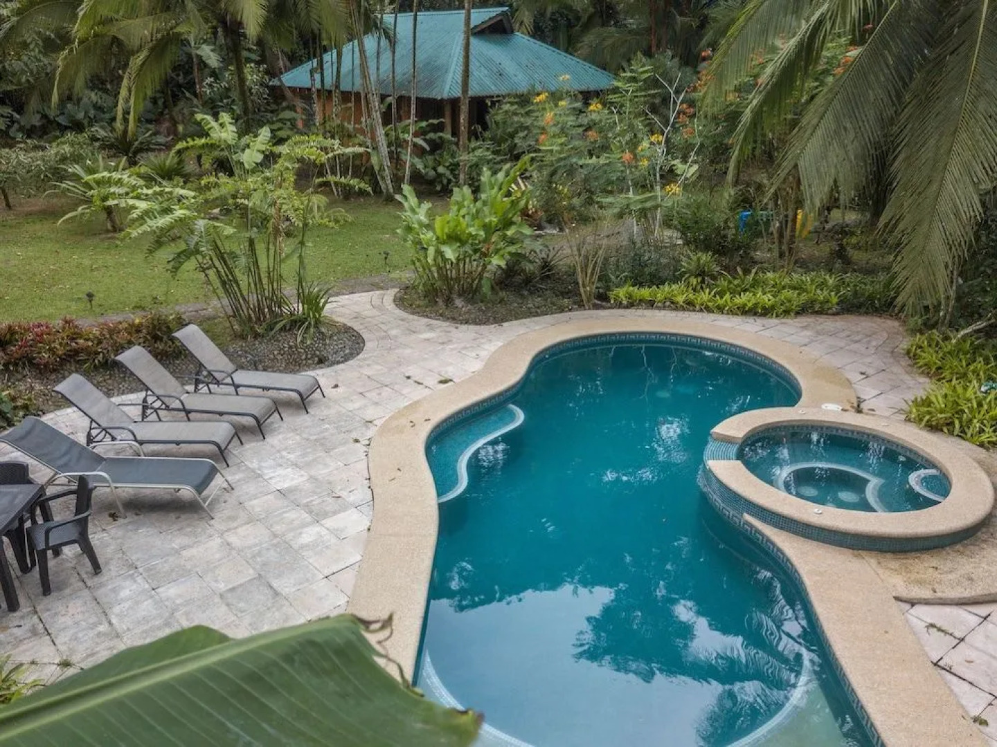 El Nido Jungle Lodge