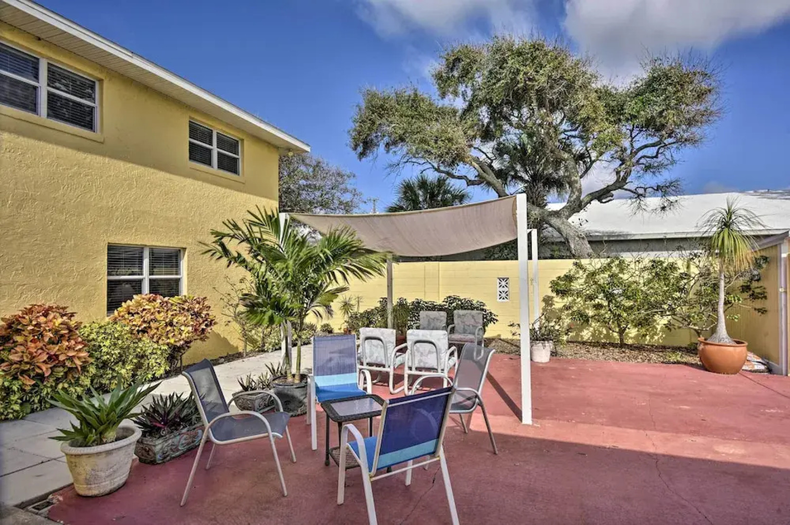 Sunny Cocoa Beach Escape w/ Bikes, Walk to Beach