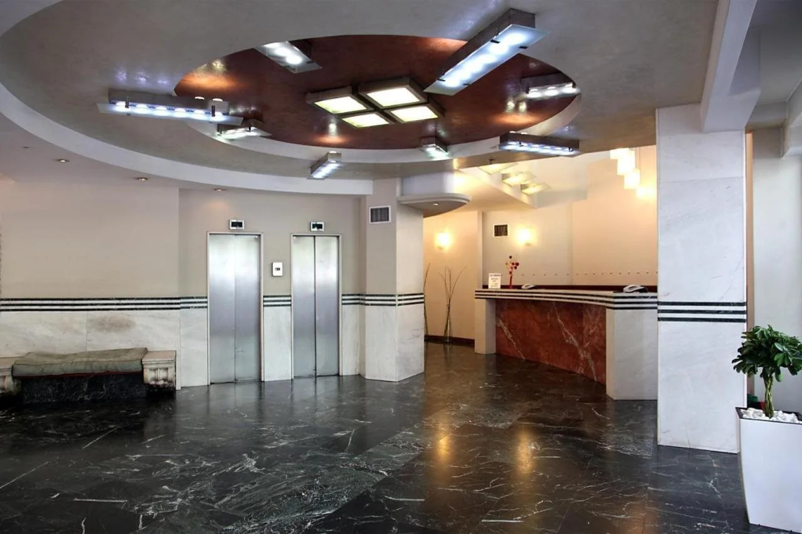 Dorian Inn Hotel