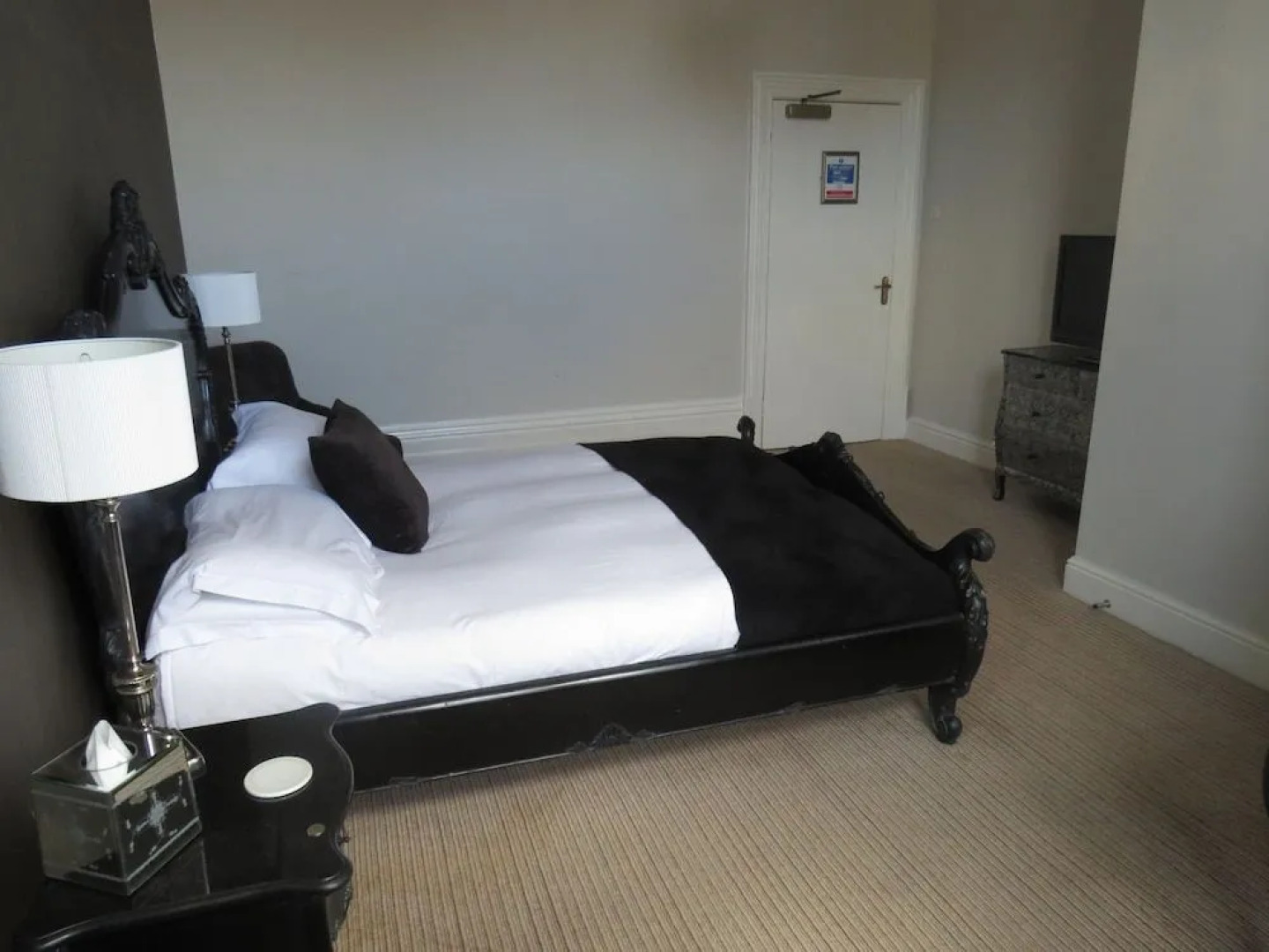 The Station Bar Grill and Rooms