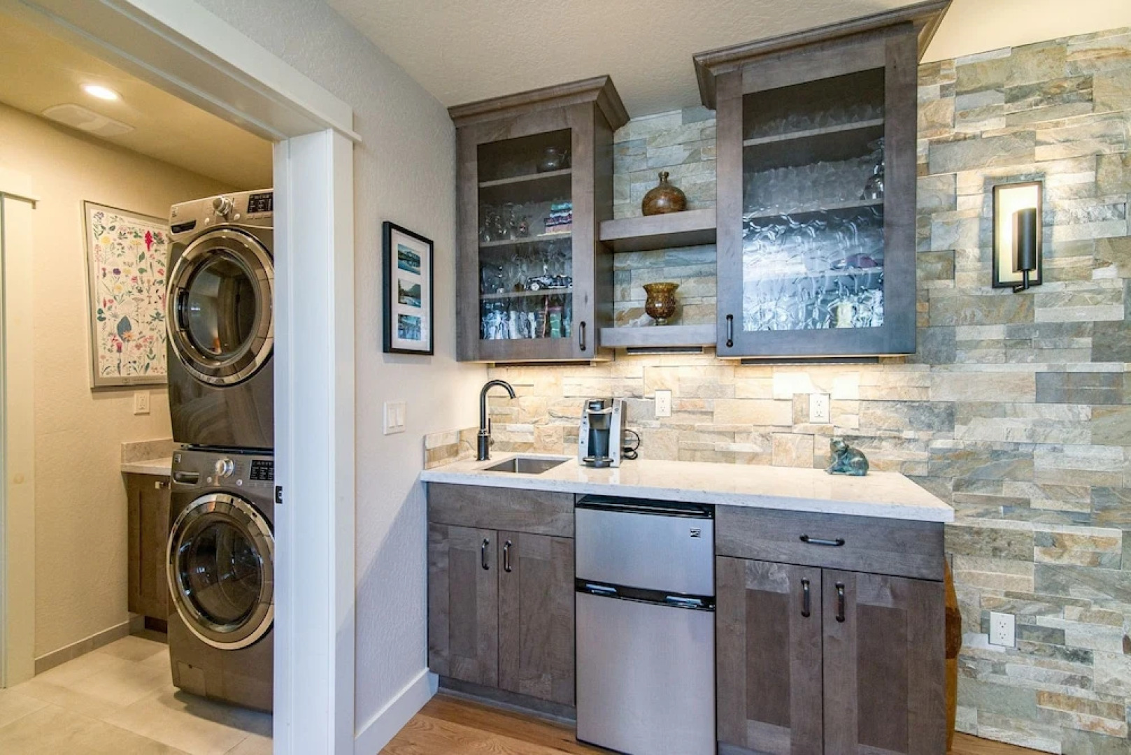 4br Lake View W/ Double Decks 4 Bedroom Cabin