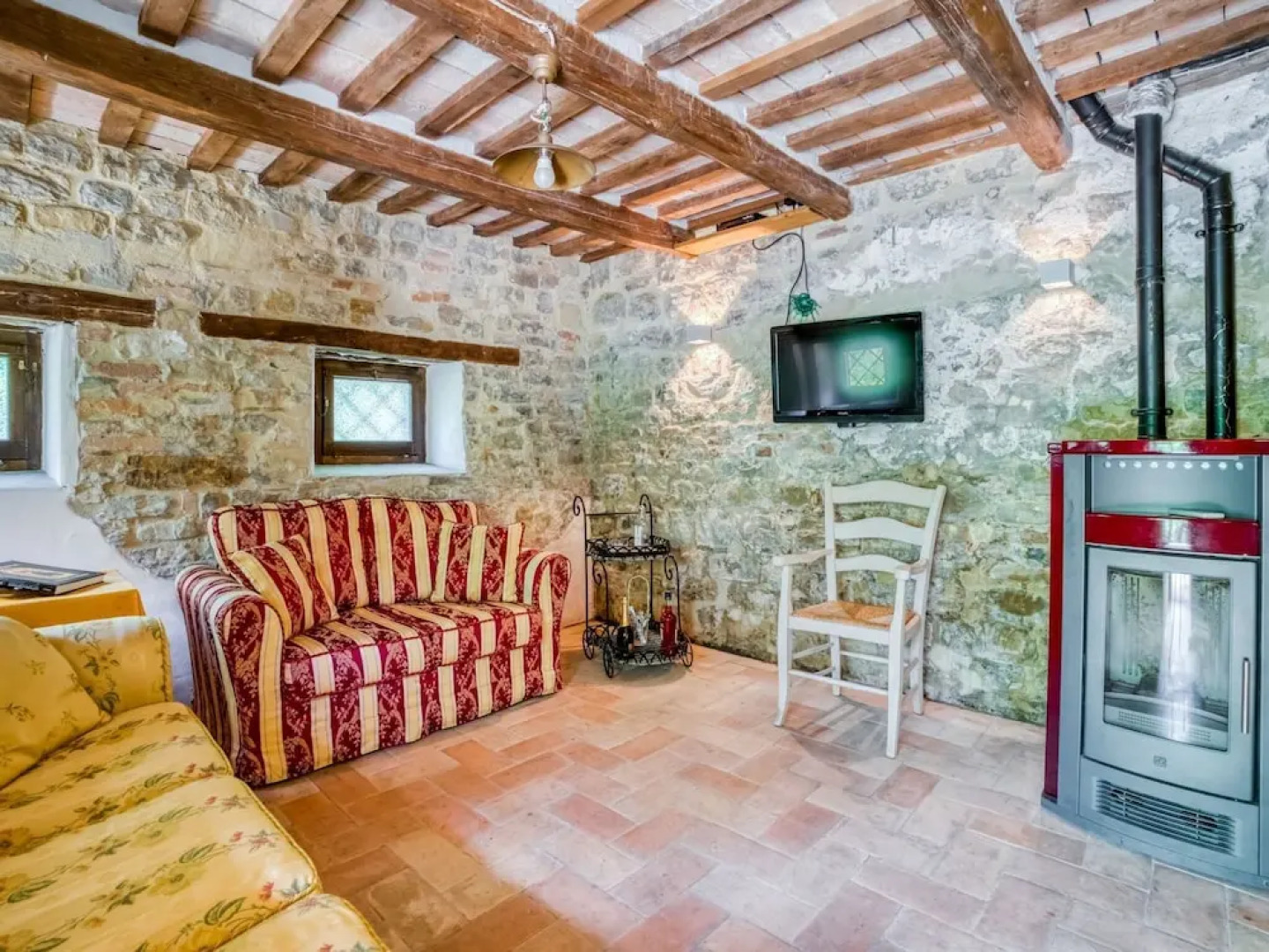 Lovely Holiday Home in Santa Vittoria In Matenano With Pool