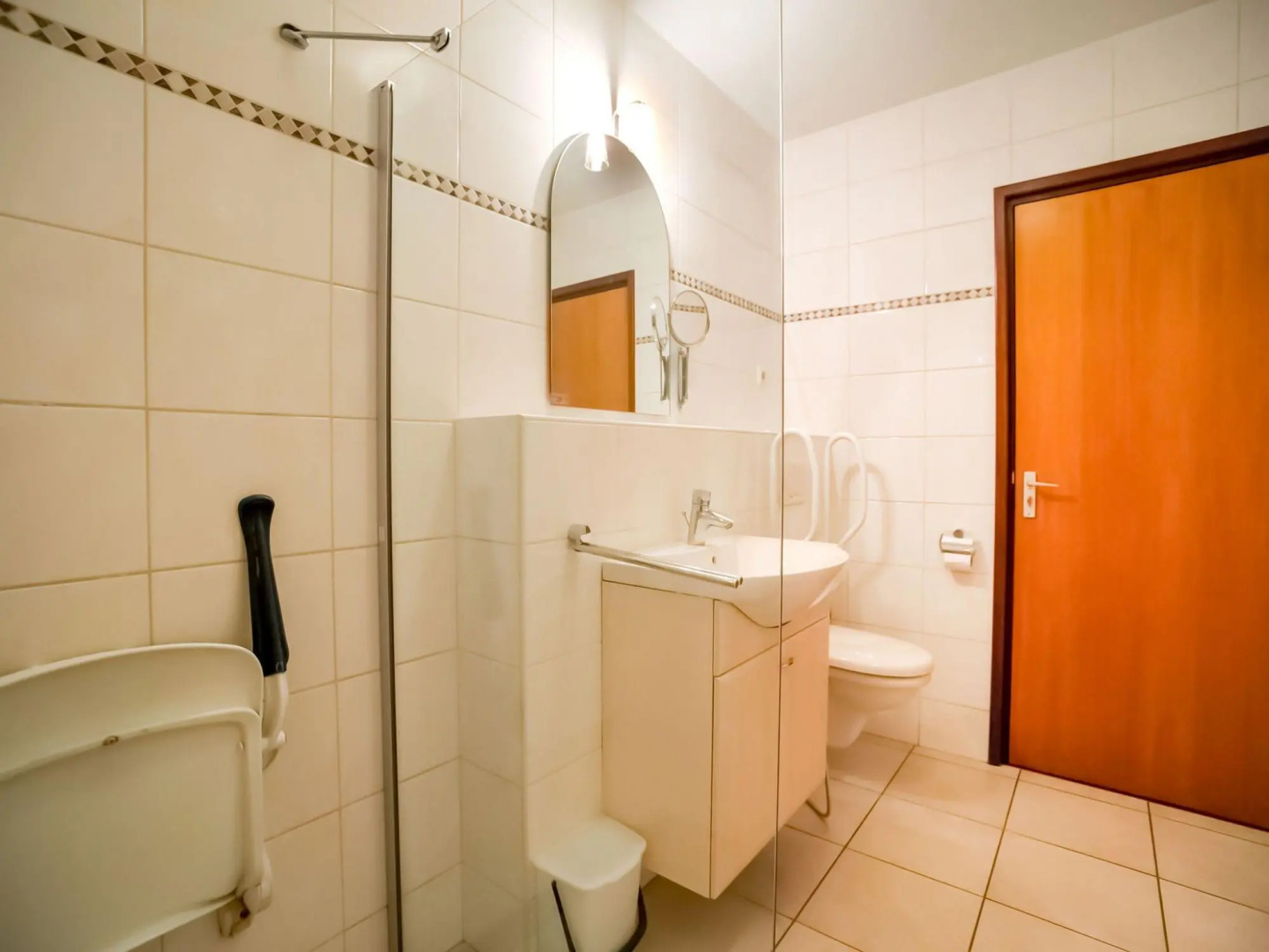 Spacious Holiday Home close to the Efteling in Nieuwkuijk with Terrace