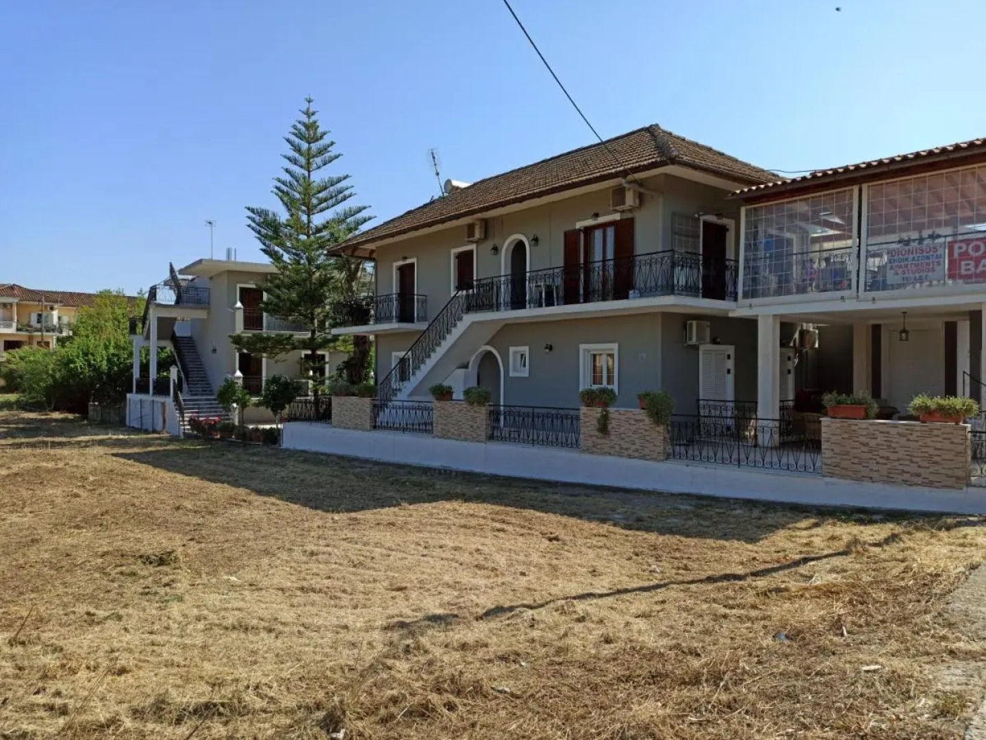 Dionisos Apartments