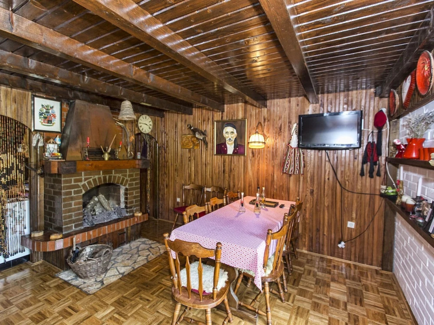 Rural House With Splendid Mountains View, 2 Terraces, Nice Veranda Lovely Garden