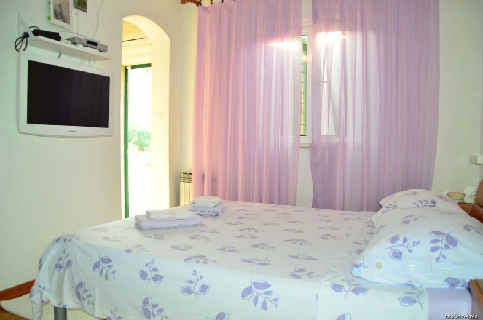 Studio apartment Cvita - 150 m from pebble beach: SA3 Bol, Island Brac