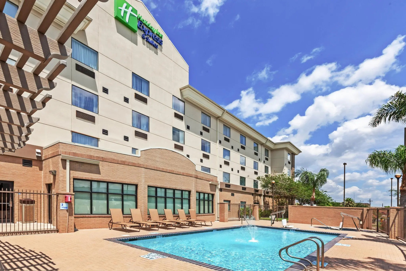 Holiday Inn & Suites Pharr