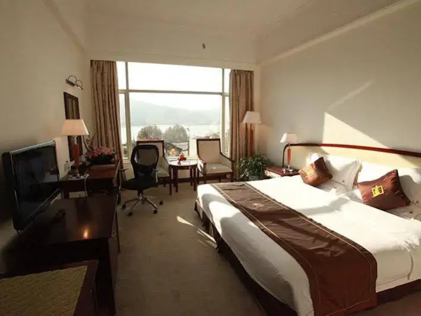 Kunming Lake View Hotel