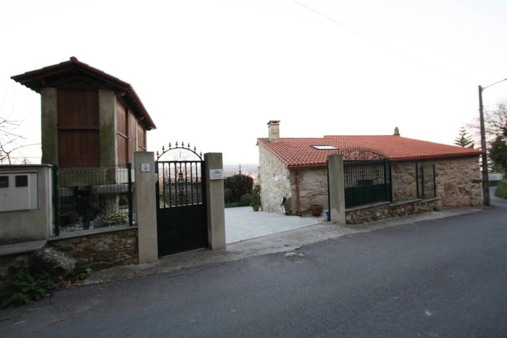 House - 5 Bedrooms - 107654