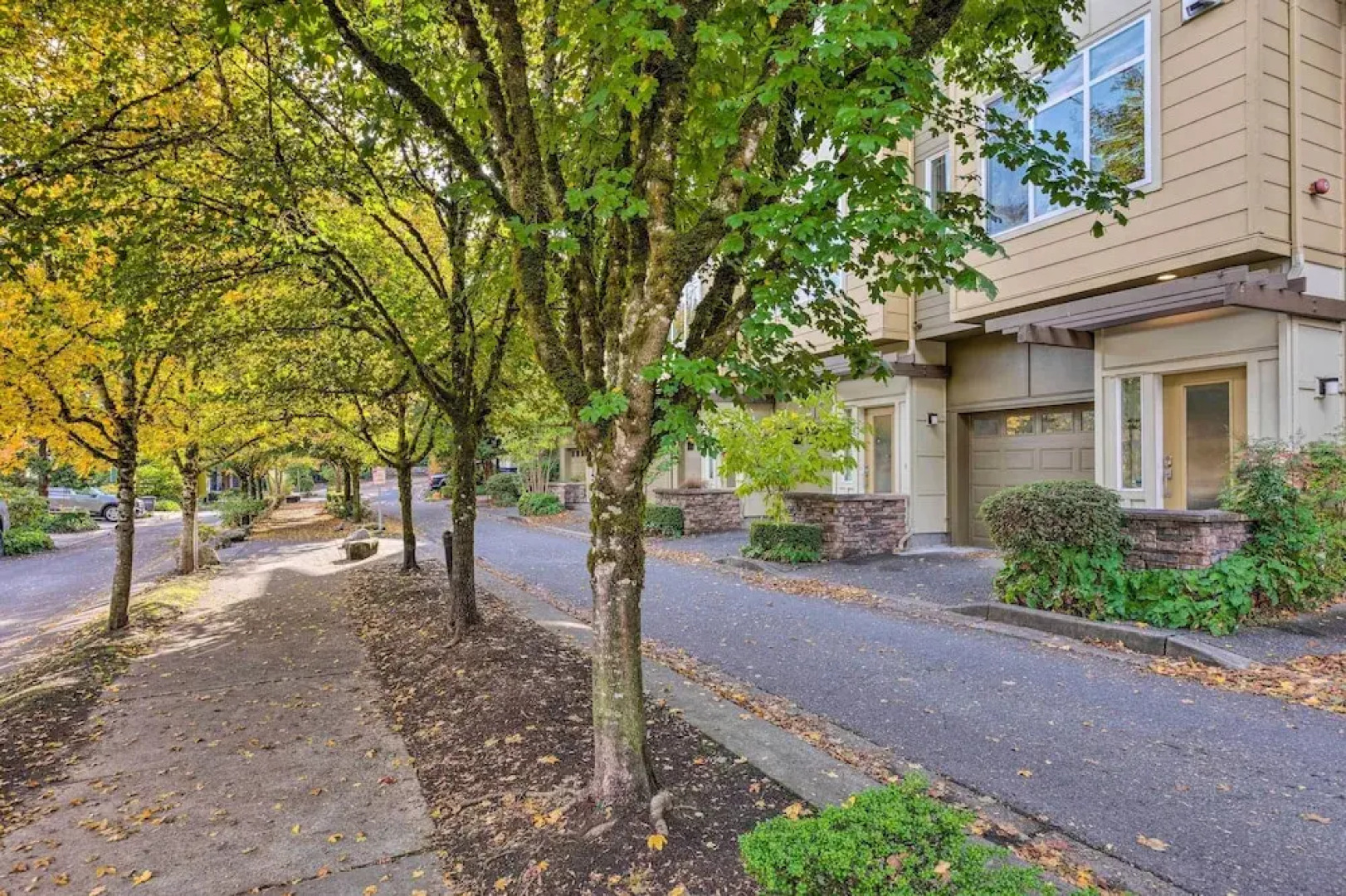 Quaint Issaquah Home - Walk to Shops & Dining