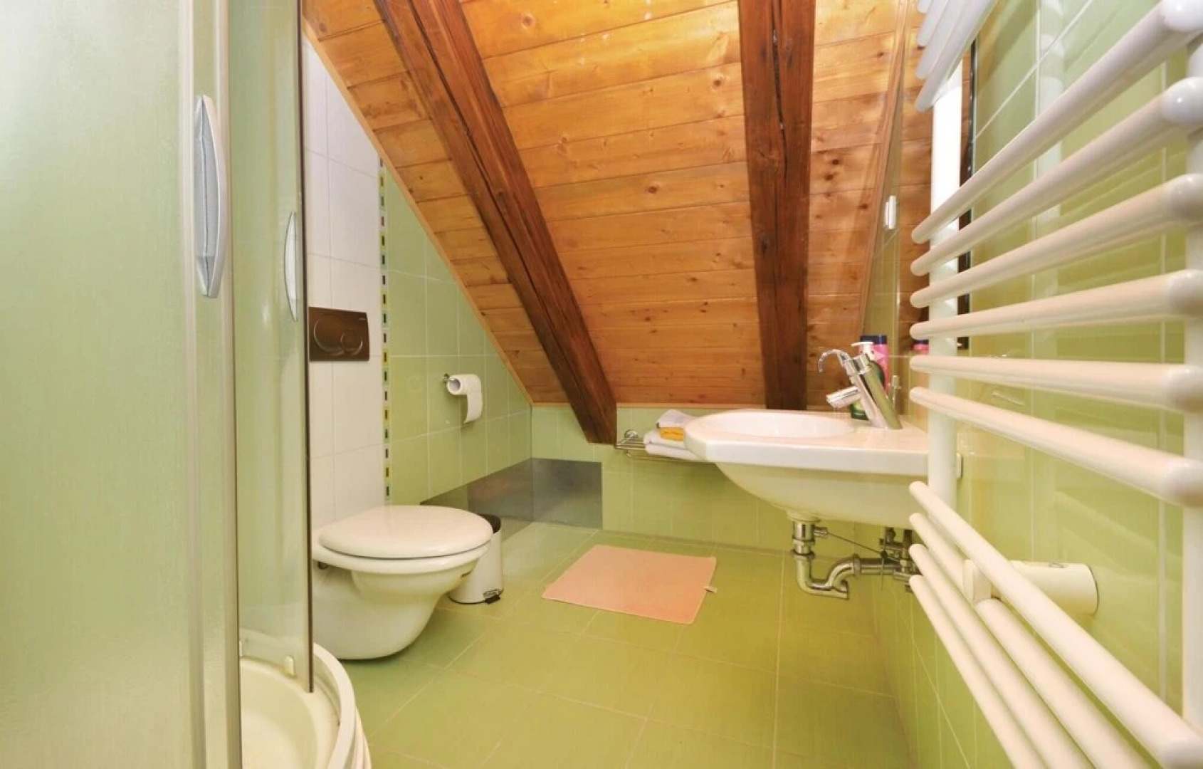 Awesome Home in Jastrebarsko With 6 Bedrooms and Wifi