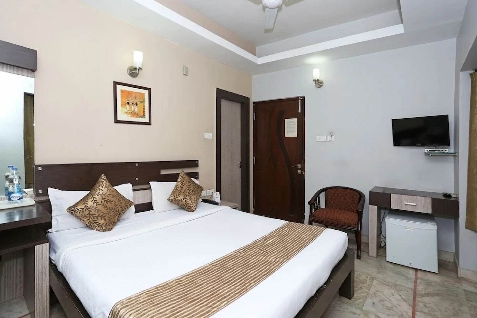 OYO 3063 Crystal Residency