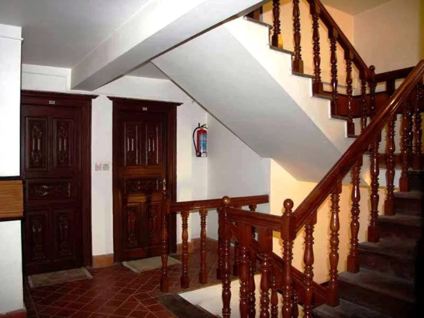 Vajra Guest House & Restaurant