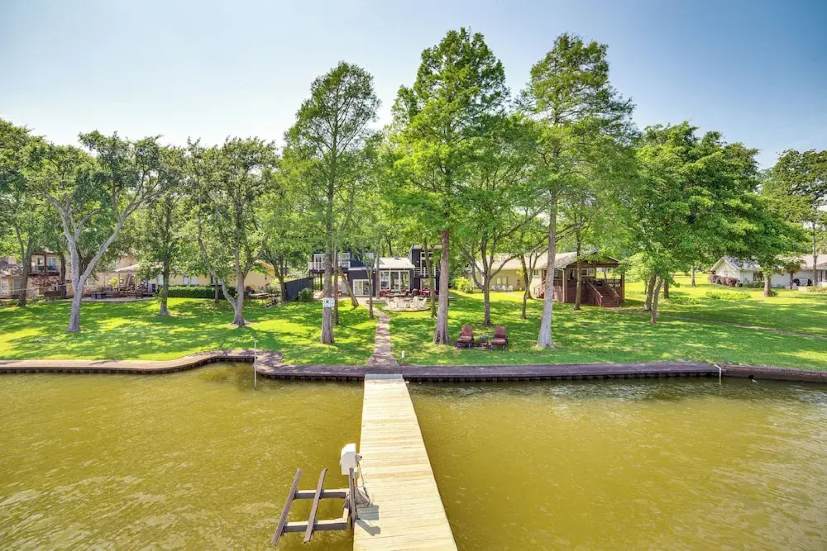 Waterfront Gem on Cedar Creek Lake w/ Deck + Games