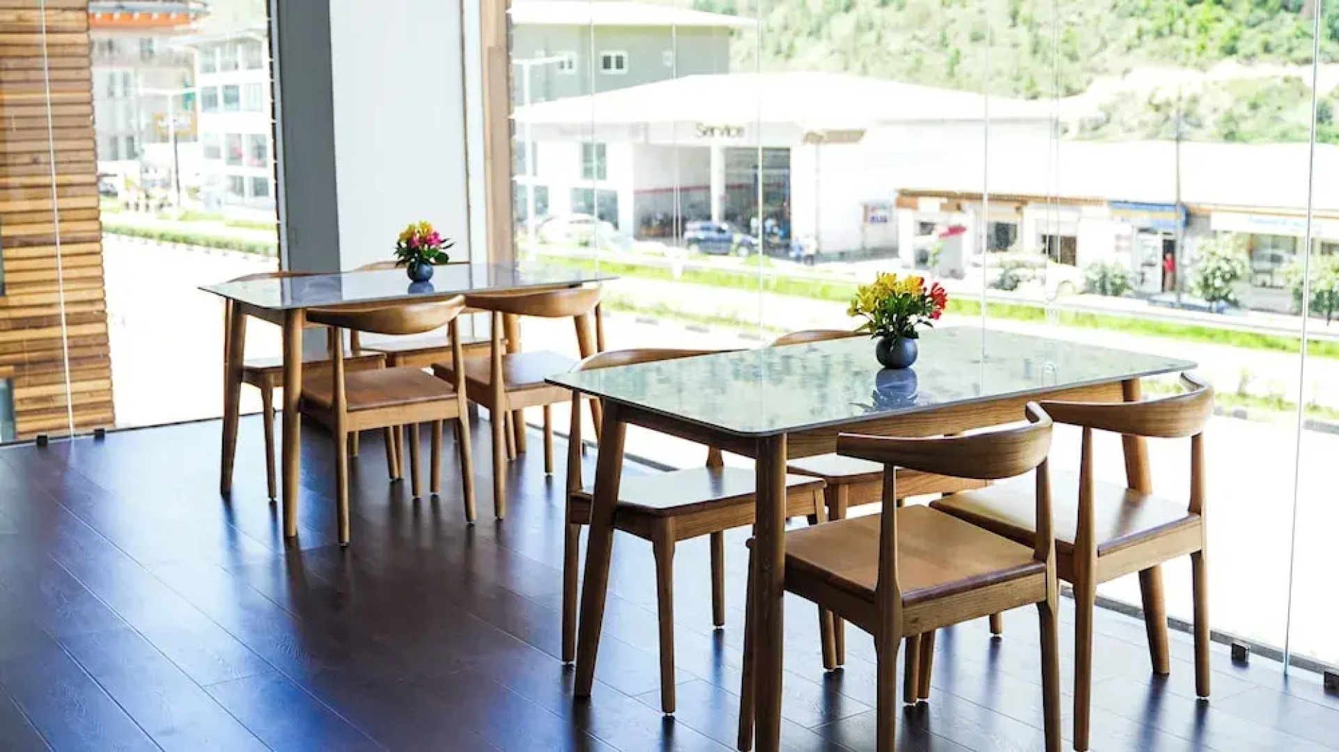 The 33rd Executive Suites
