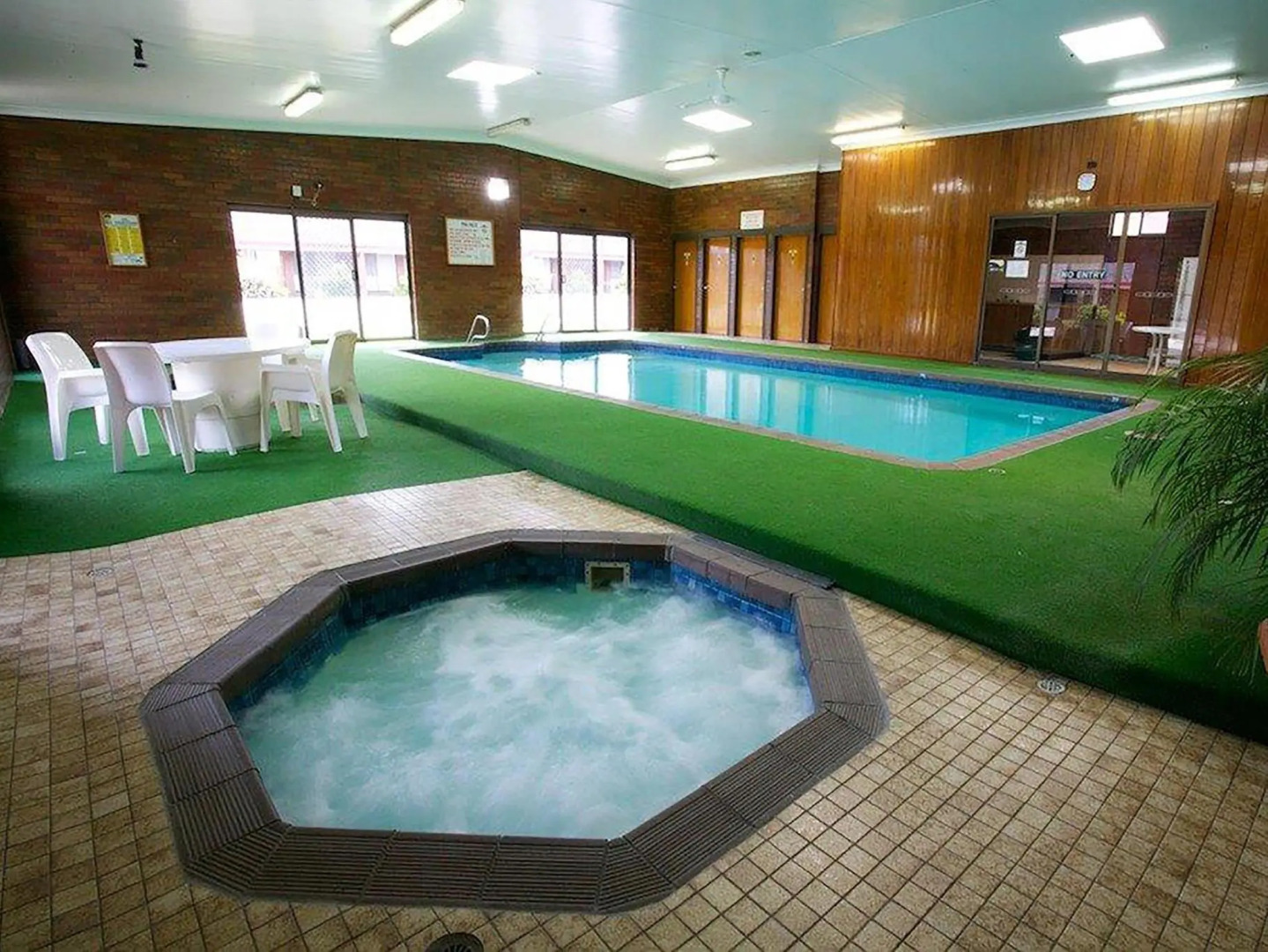 Golden Grain Motor Inn