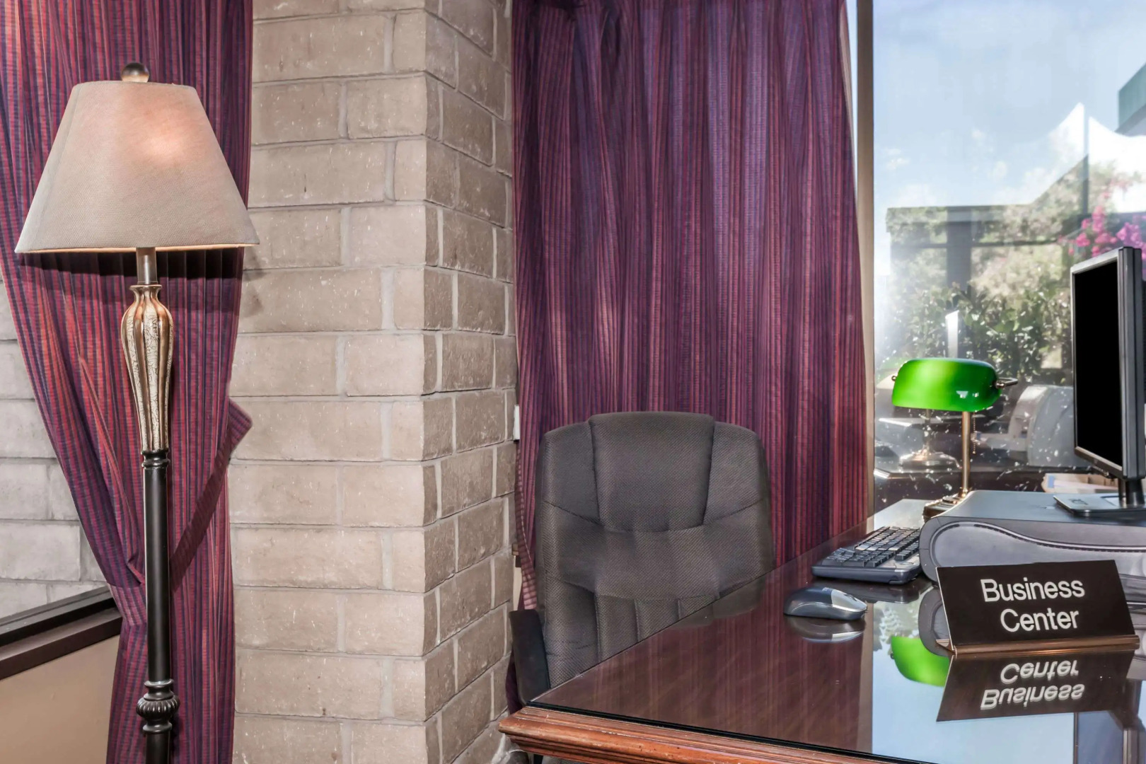 Days Inn & Suites by Wyndham Sunnyvale