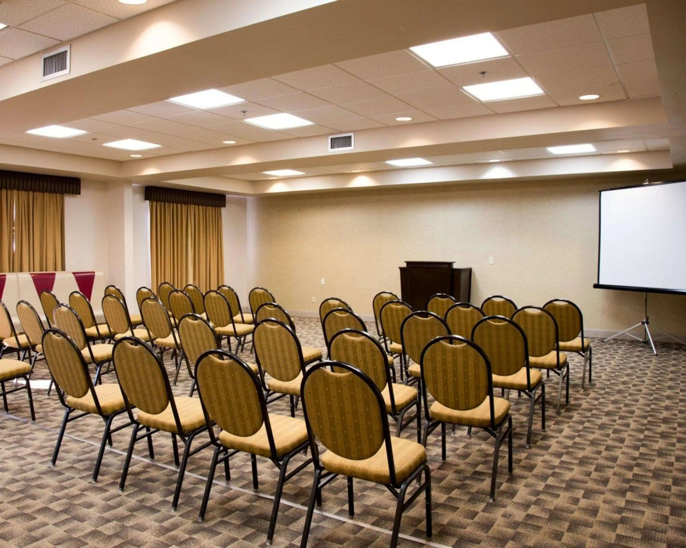 Comfort Suites Fultondale I-65 near I-22