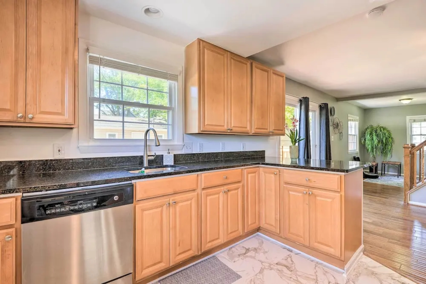 Sunny Glen Burnie Home - On-site Water Access