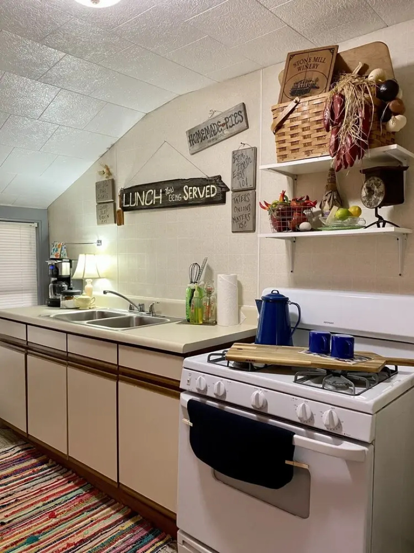 Charming Apartment in the Heart of Oshkosh