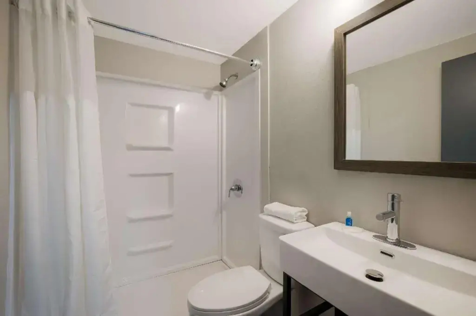 Suburban Studios Milwaukee Airport