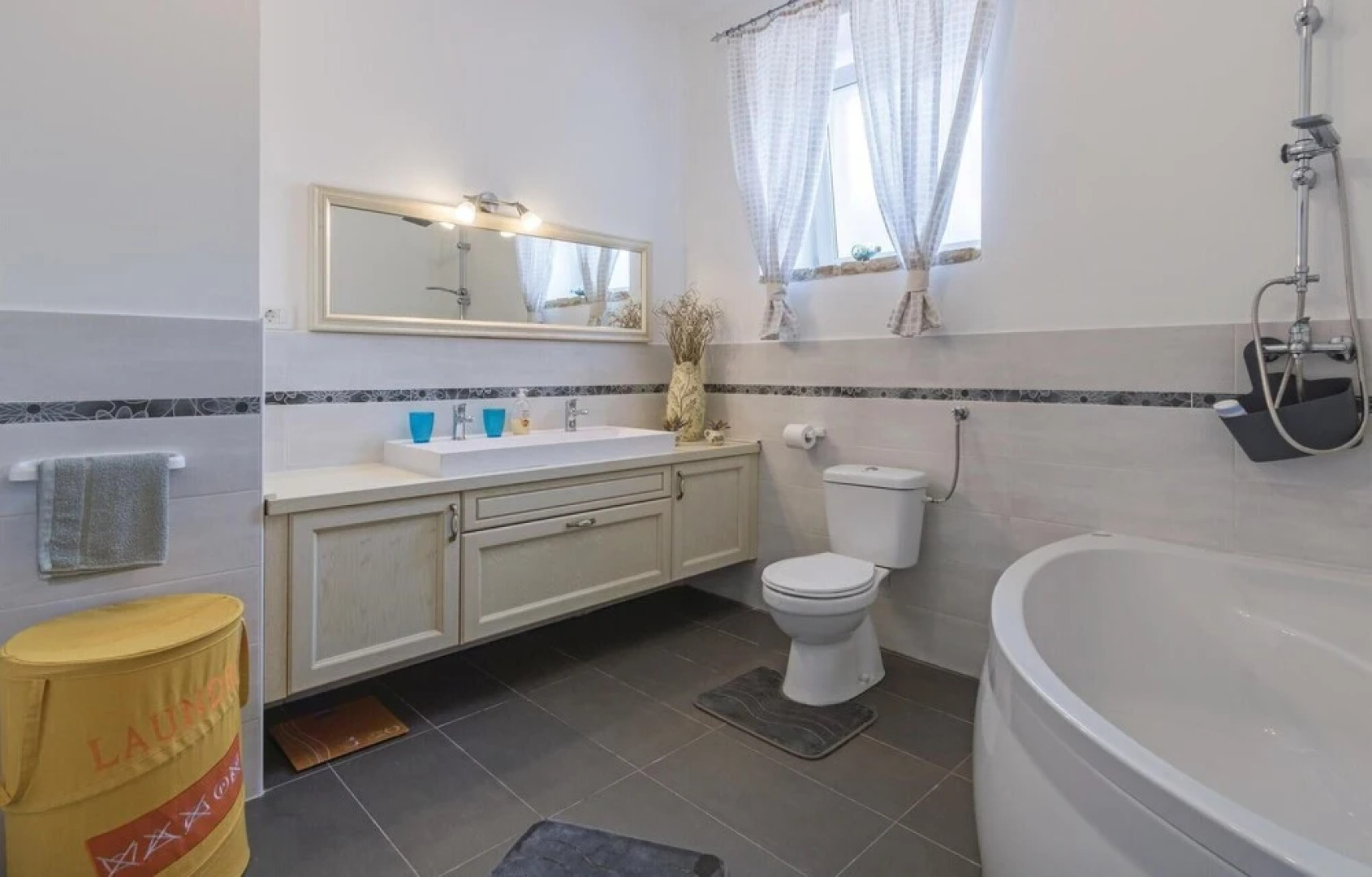 Awesome Home in Peruski With Wifi and 4 Bedrooms