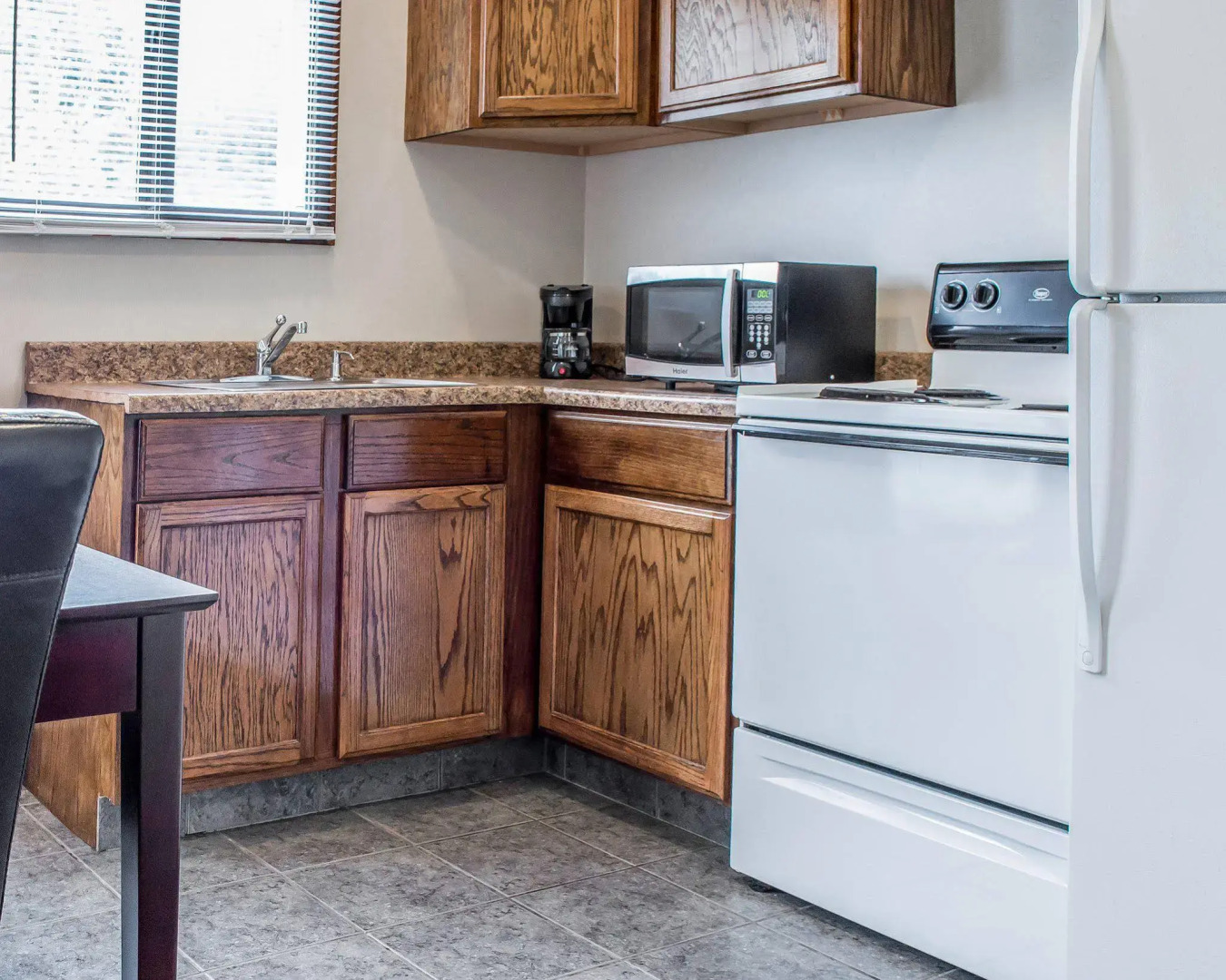 Hometowne Studios & Suites By Red Roof Washington