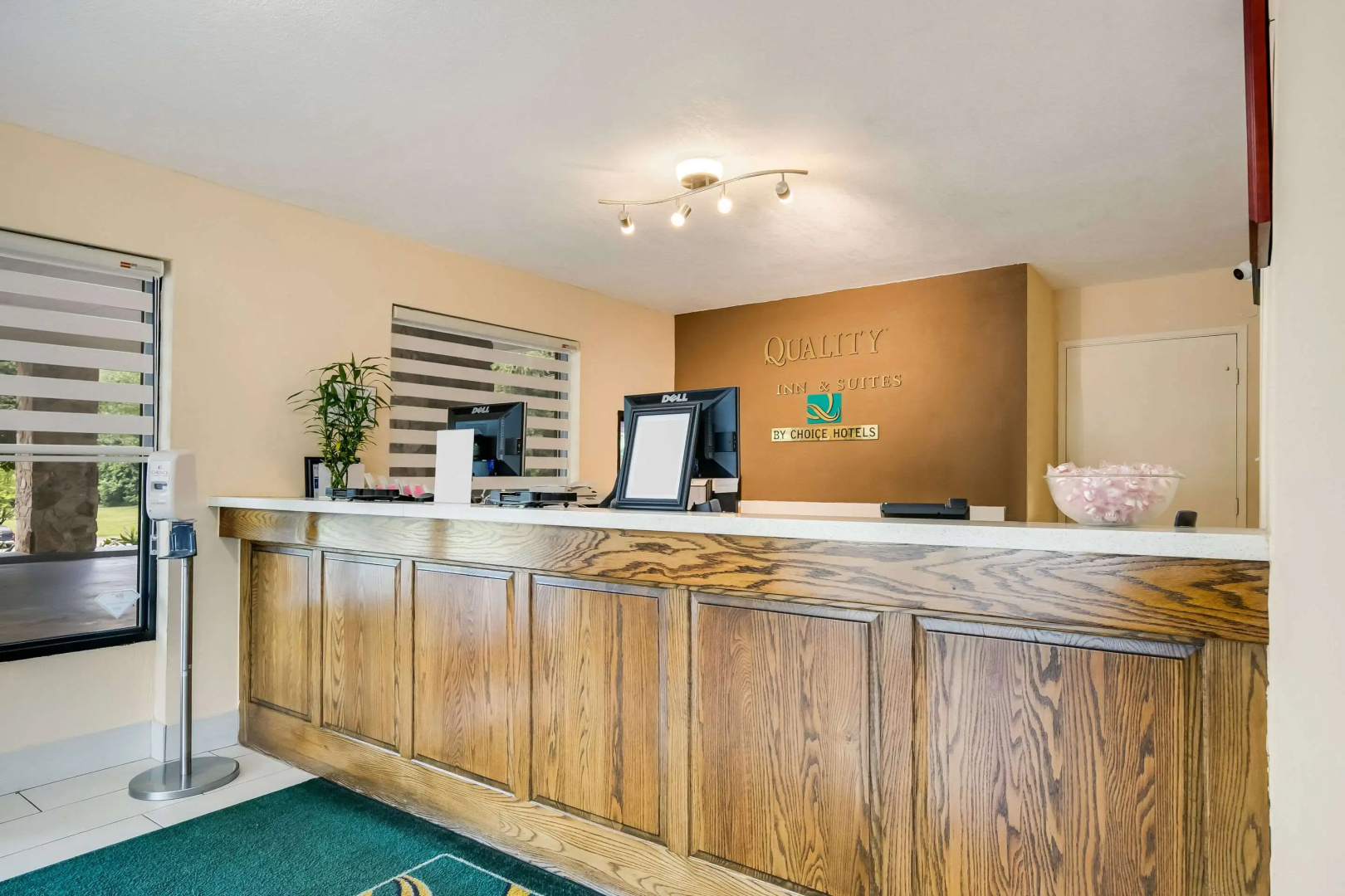 Quality Inn & Suites Mt Chalet