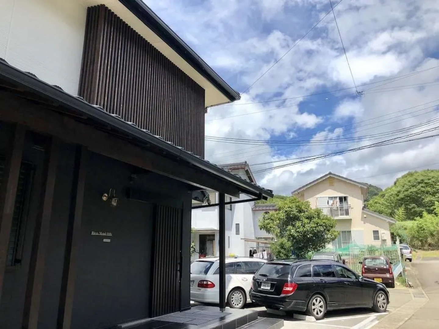 Ricco Mond Hills Apartment House 101