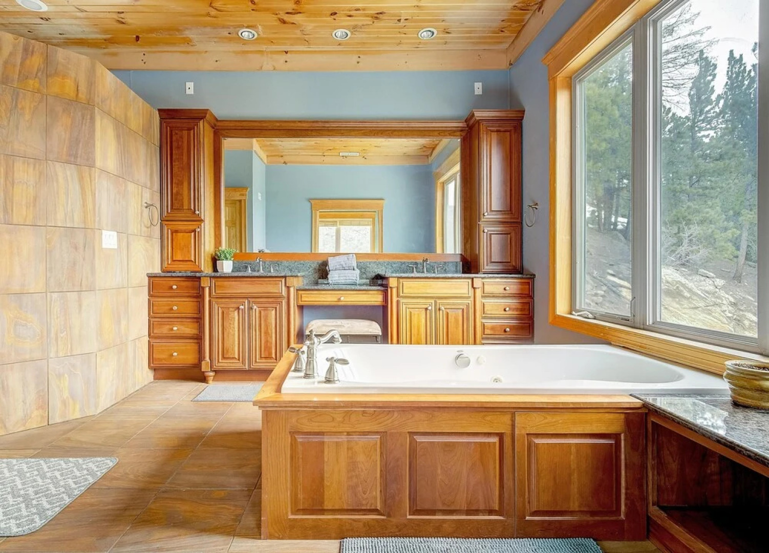 Secluded & Spacious Mountain Getaway