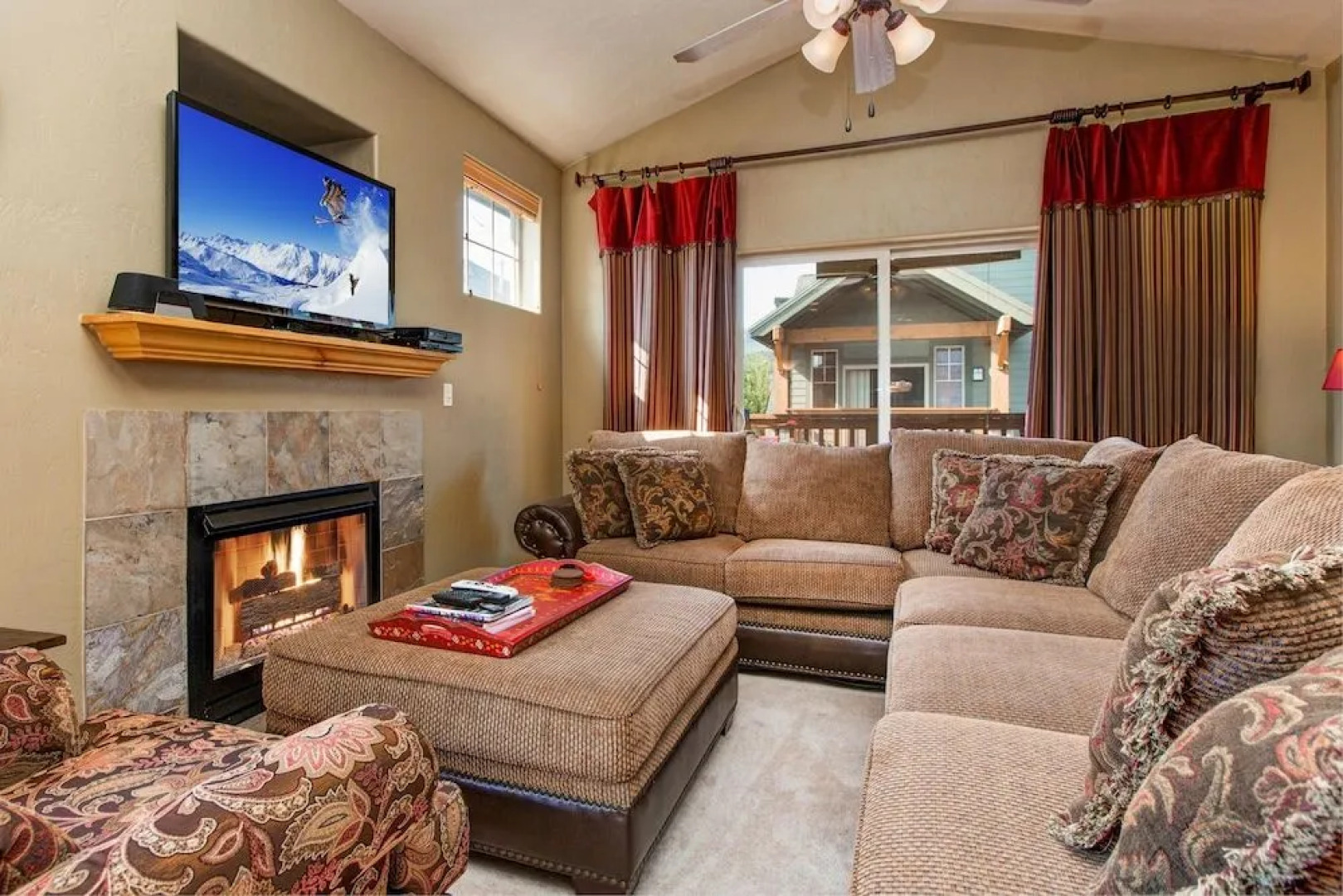 Warm and Spacious Home Base at Redstone by RedAwning