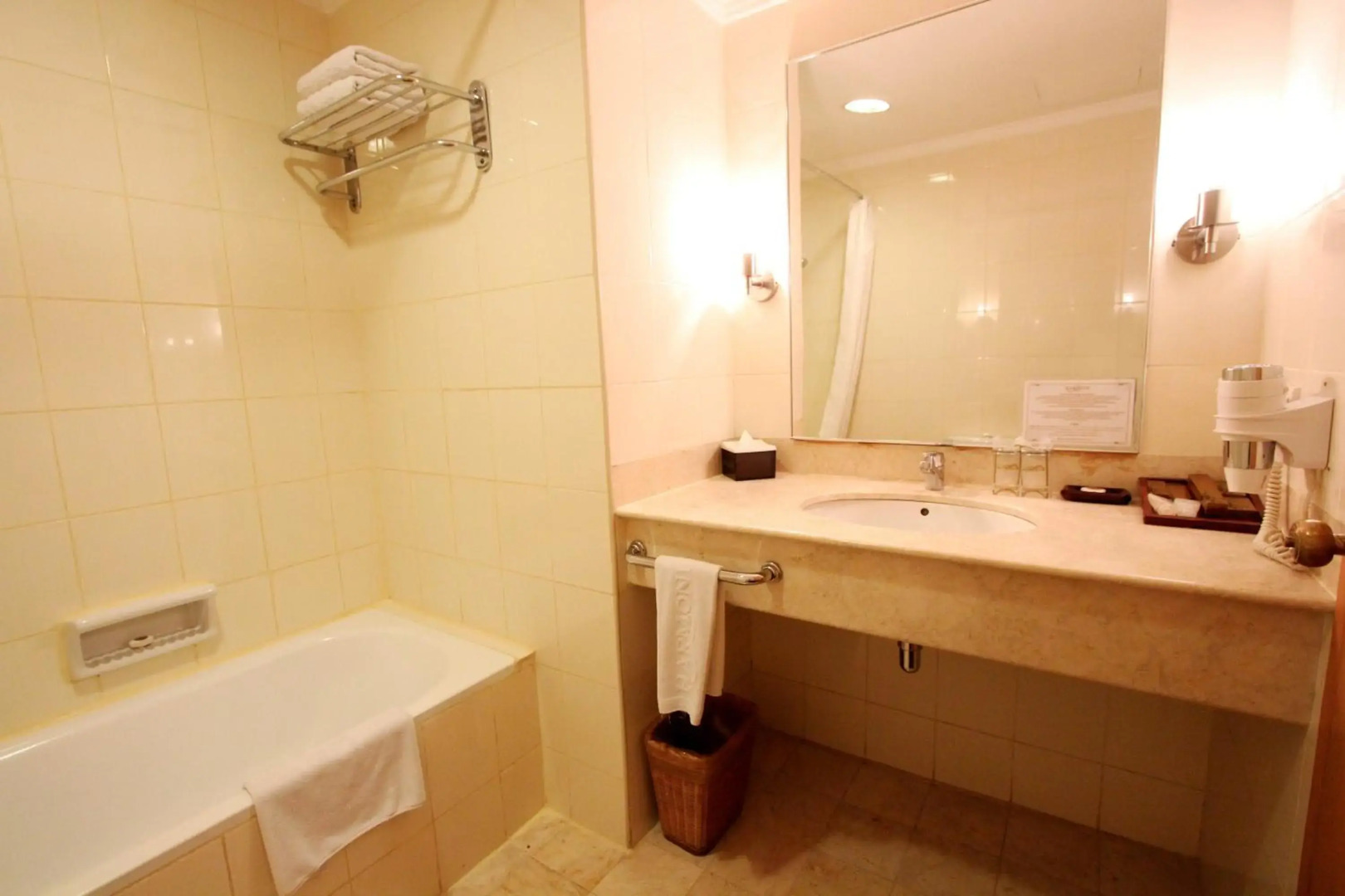 Harmoni Suites Hotel