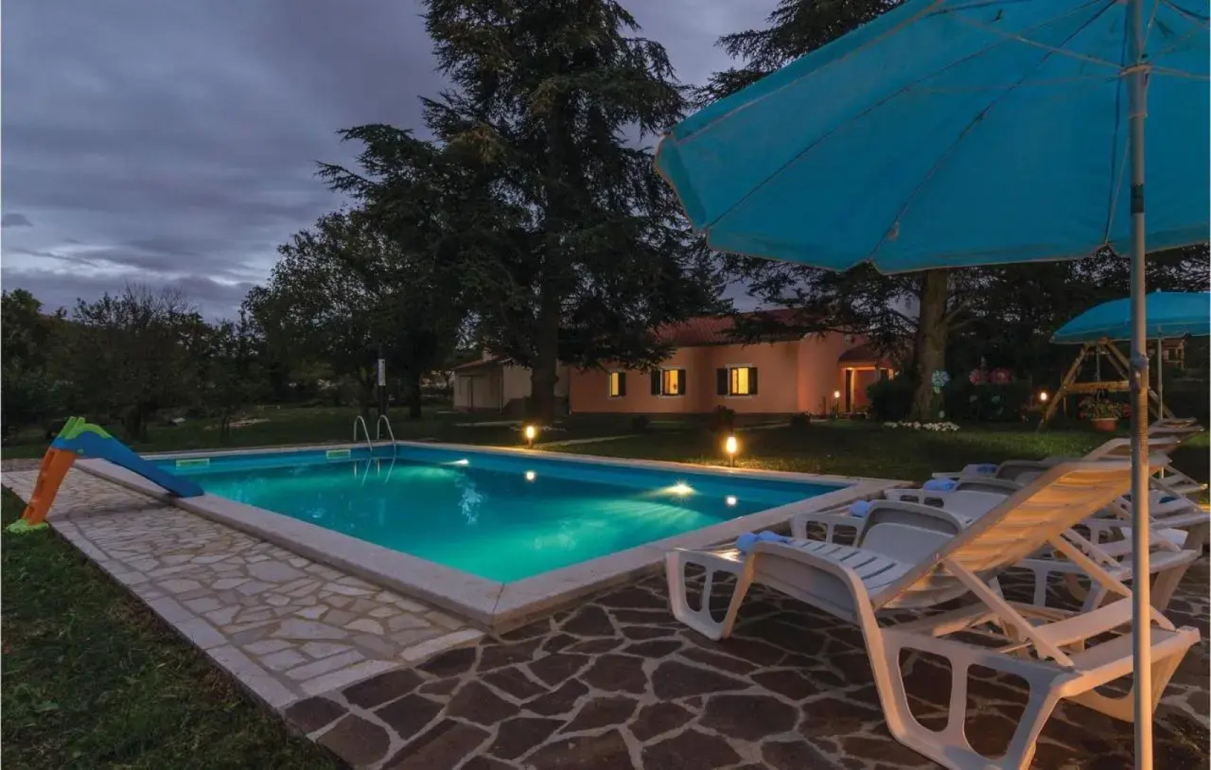 Three-Bedroom Holiday home Krsan with an Outdoor Swimming Pool 07