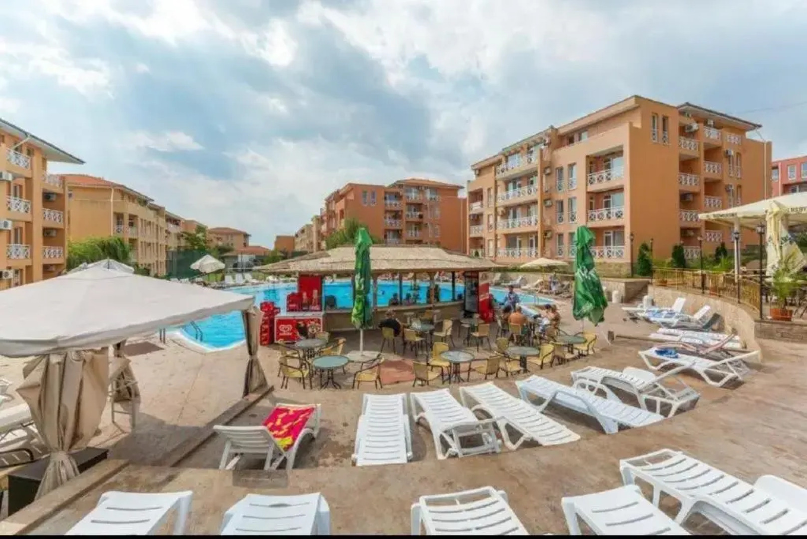 Studio in Sunny Day 6