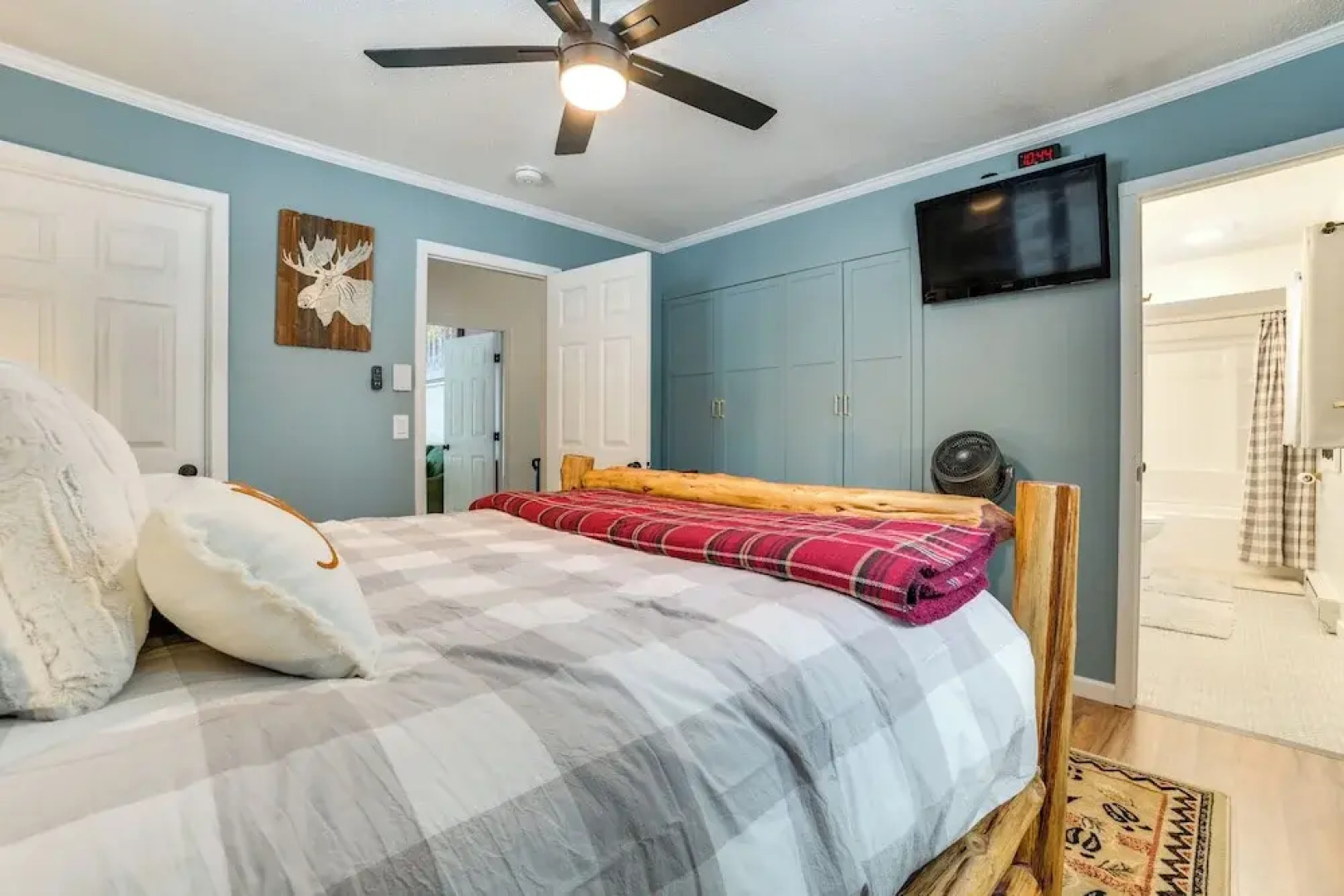 Private Hot Tub & Deck: Gaylord Family Home!