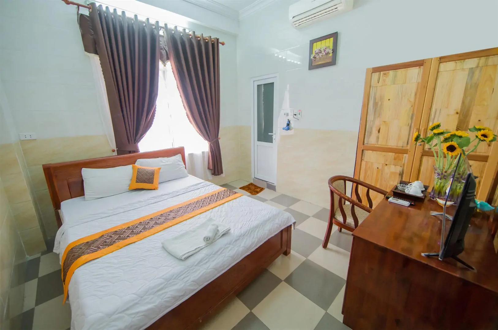 Ngoc Huong Hotel