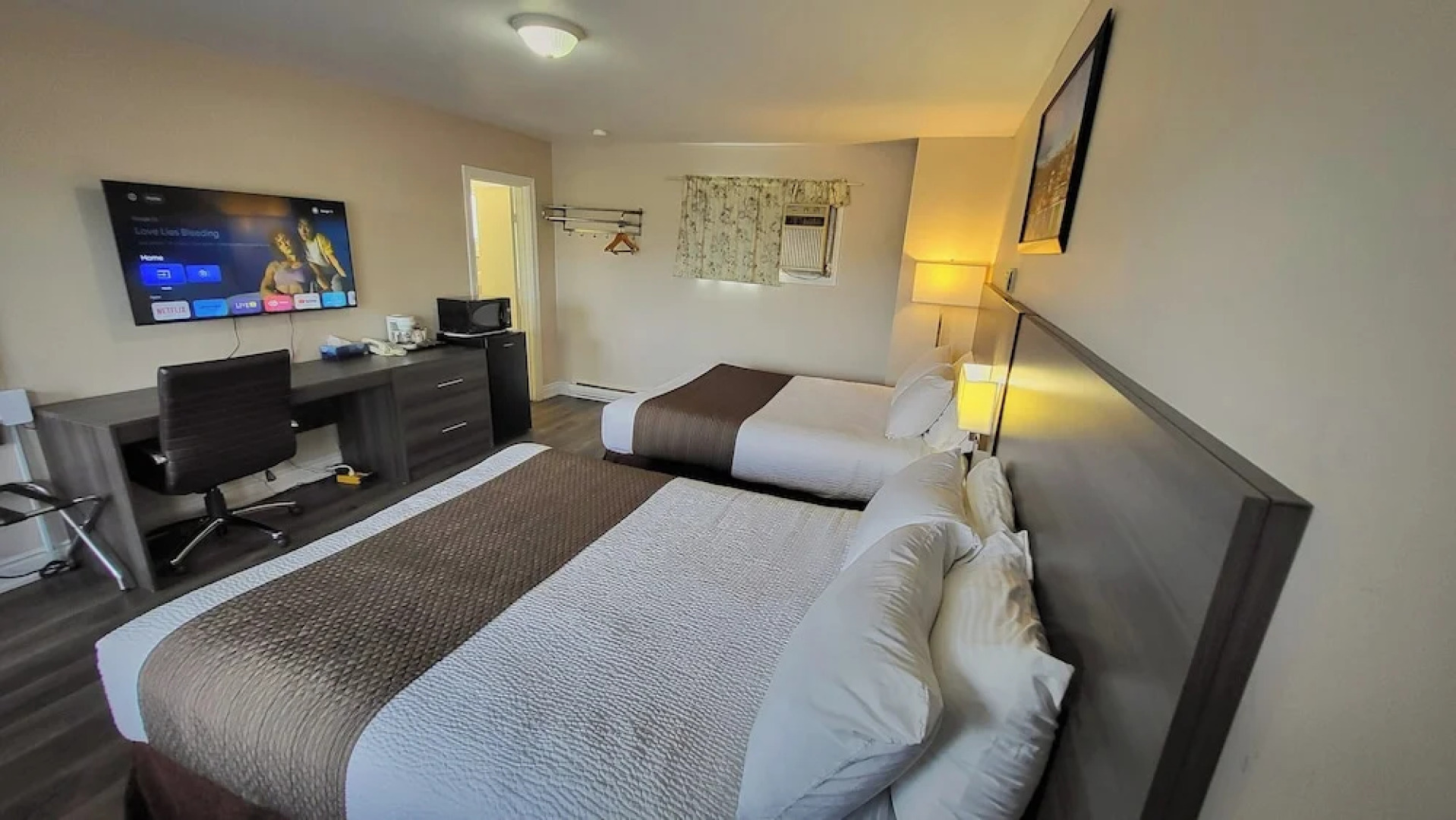 Maple Leaf Inn & Suites