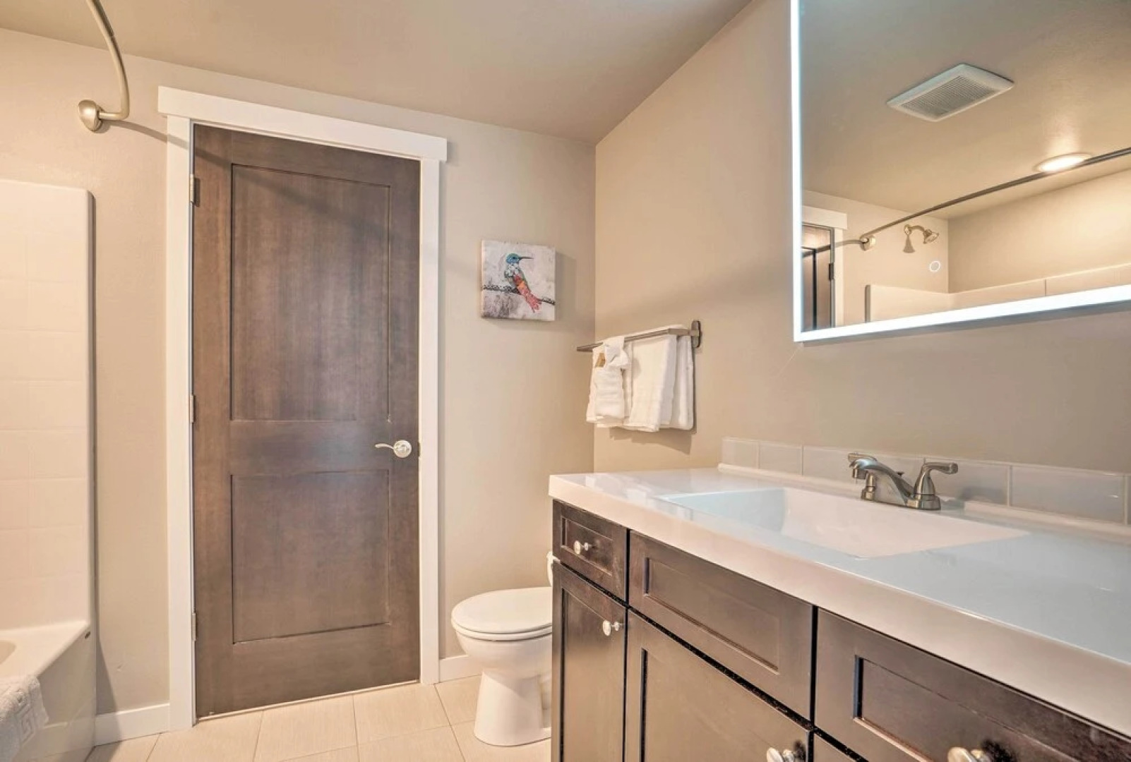 Lake Chelan Condo, Walk to Brewery & Wineries