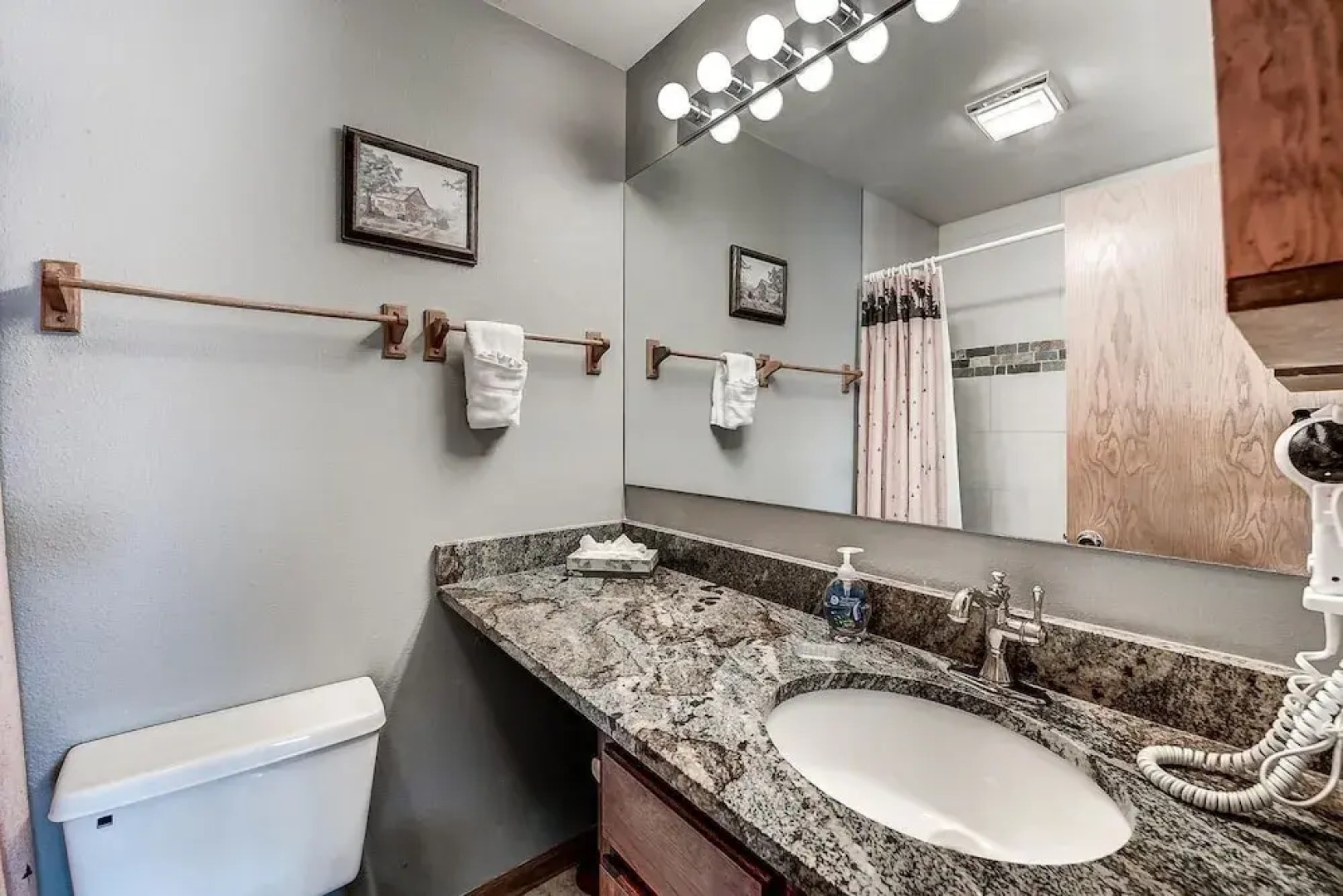 Pitkin Townhome - 704 3 Bedroom Townhouse by RedAwning