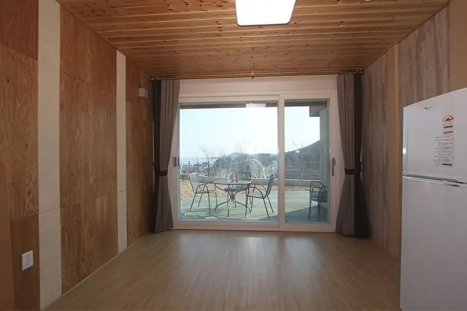 Blue Road Town Pension-Crystal