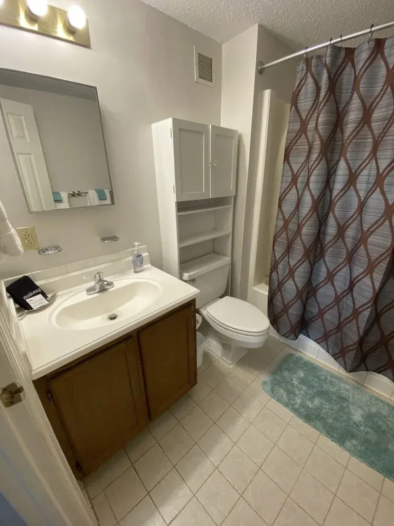 Romantic Getaway 2 Bedroom Condo by Redawning