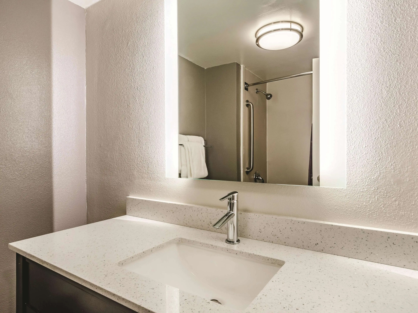 La Quinta Inn & Suites by Wyndham Warwick Providence Airport