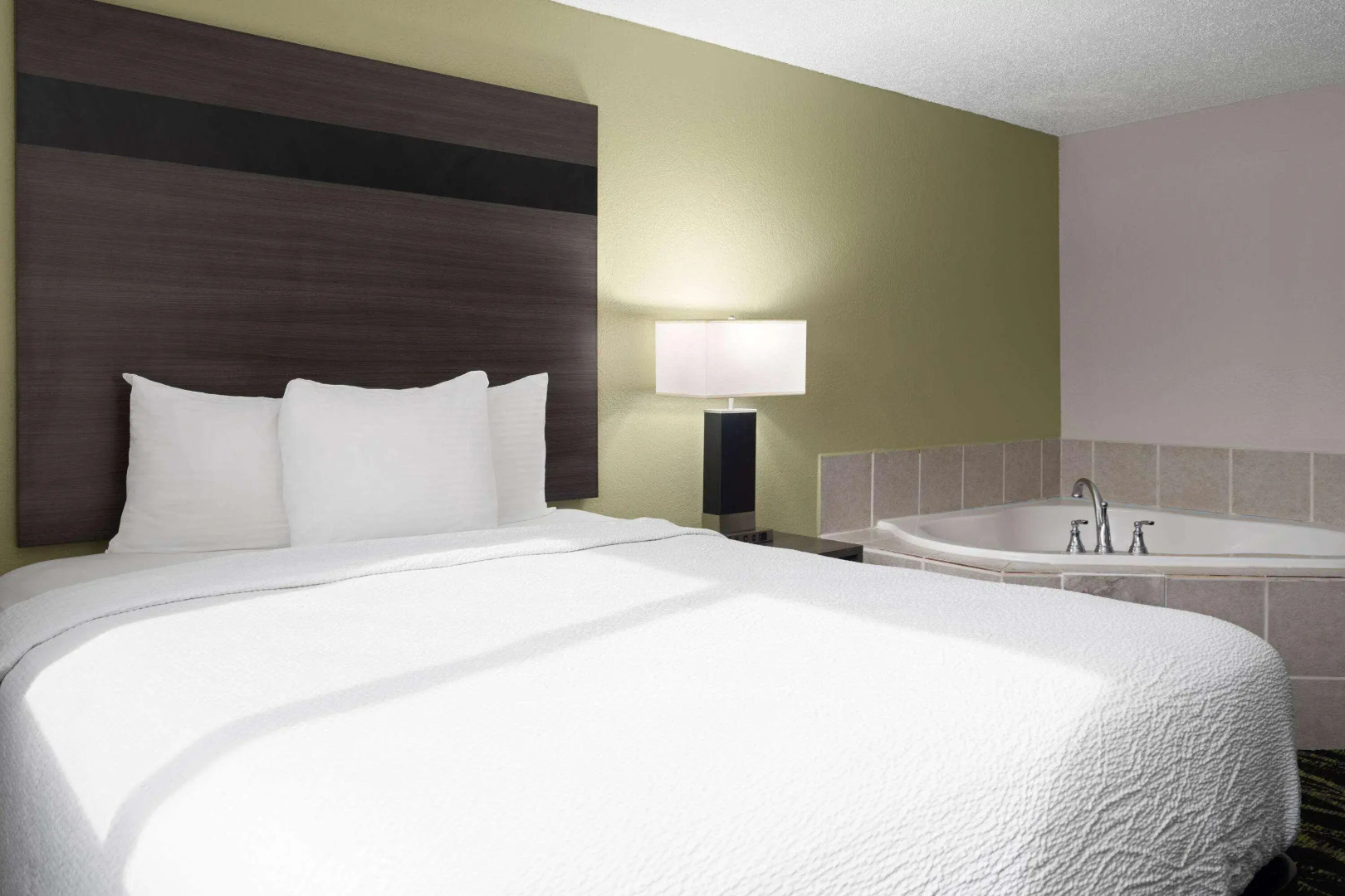 Baymont by Wyndham Liberty MO