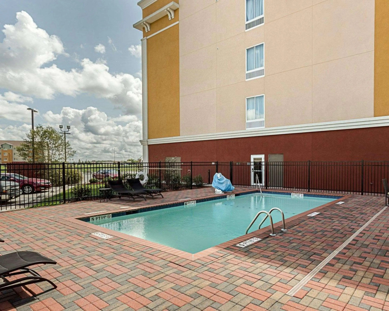 Comfort Suites near Tanger Outlet Mall