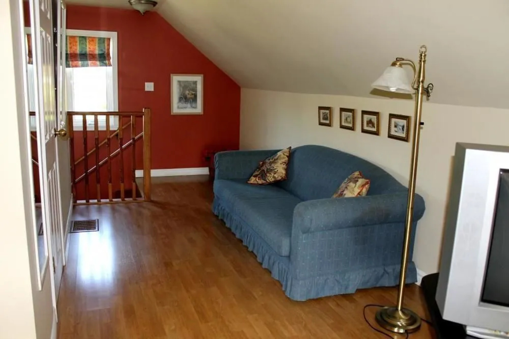 MacKenzie House Tourist Home B&B