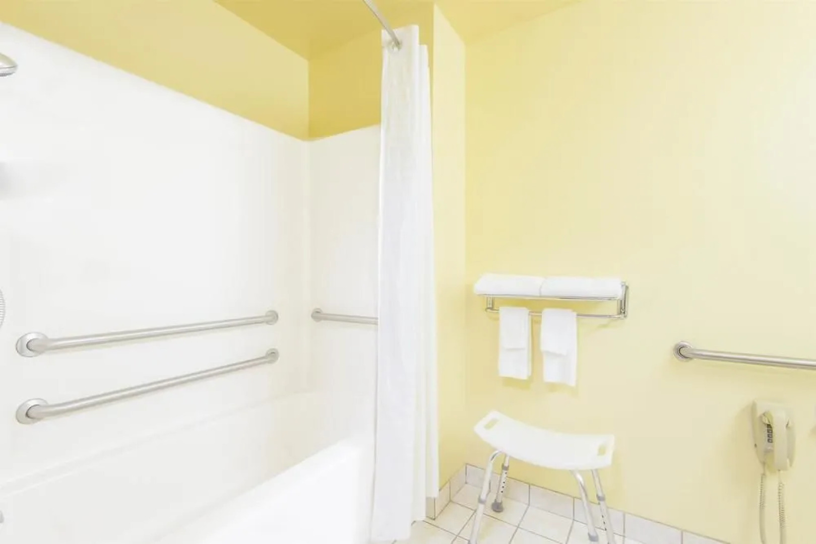 Super 8 Motel - Wheeling