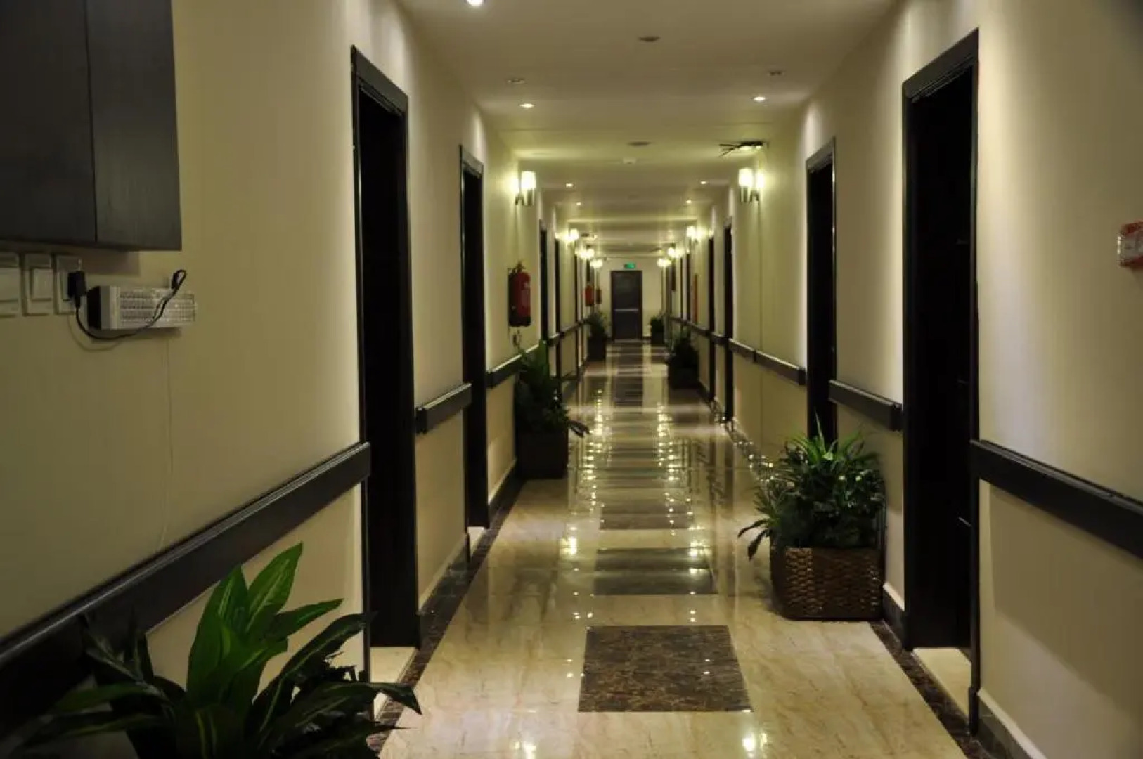 Al Bustan Crown Hotel 2