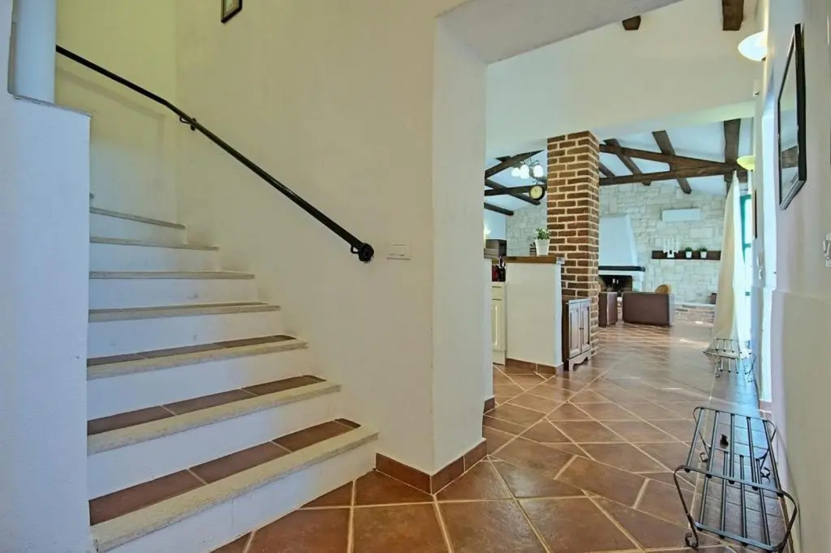 Beautiful Villa In A Quiet Area, With Enclosed Garden, Private Swimming Pool And Outdoor Kitchen