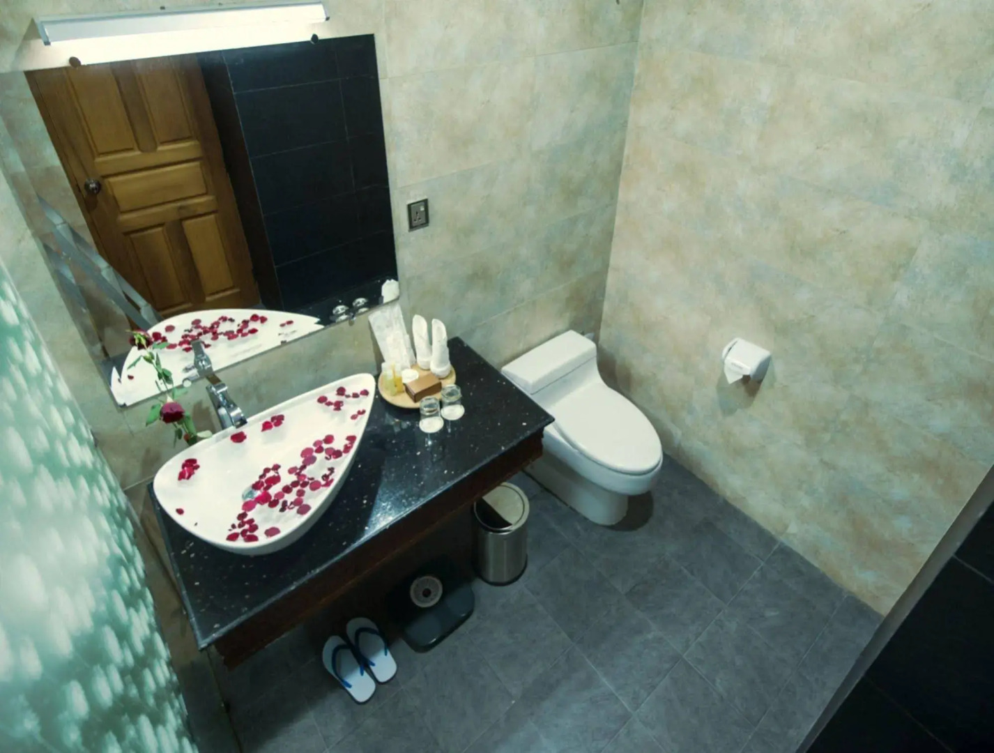 Yadanarpon Dynasty Hotel